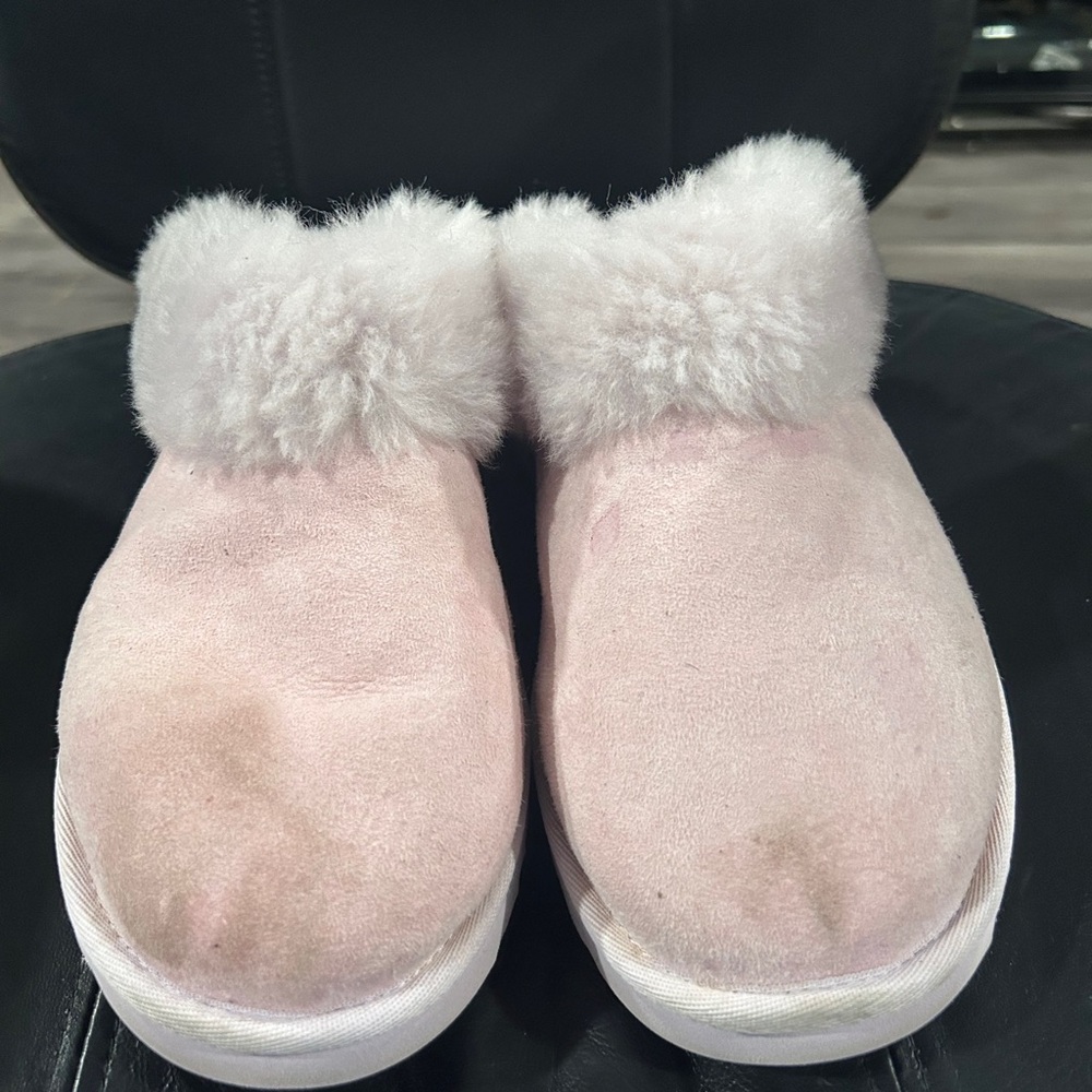 UGG classic Blush Pink Fur-Trim Slip-On Slippers see pics marks on front